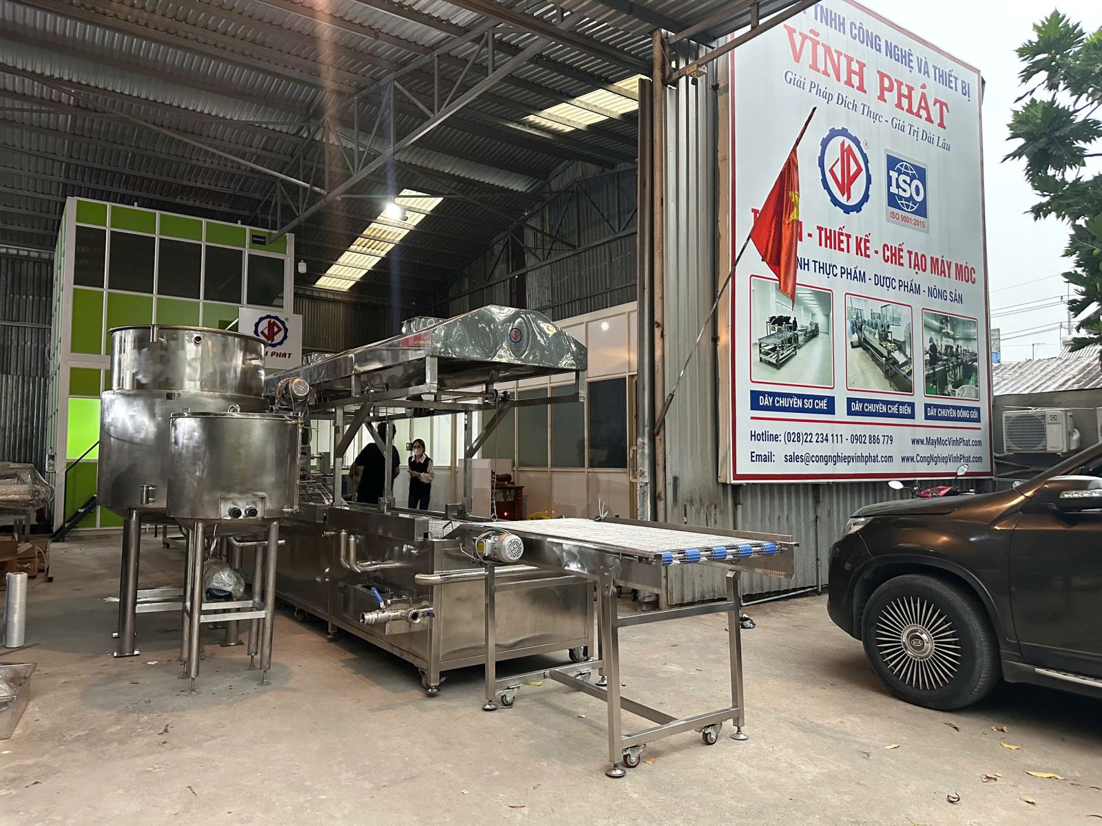 Dây chuyền máy chiên chả giò dạng băng tải liên tục Vipatek