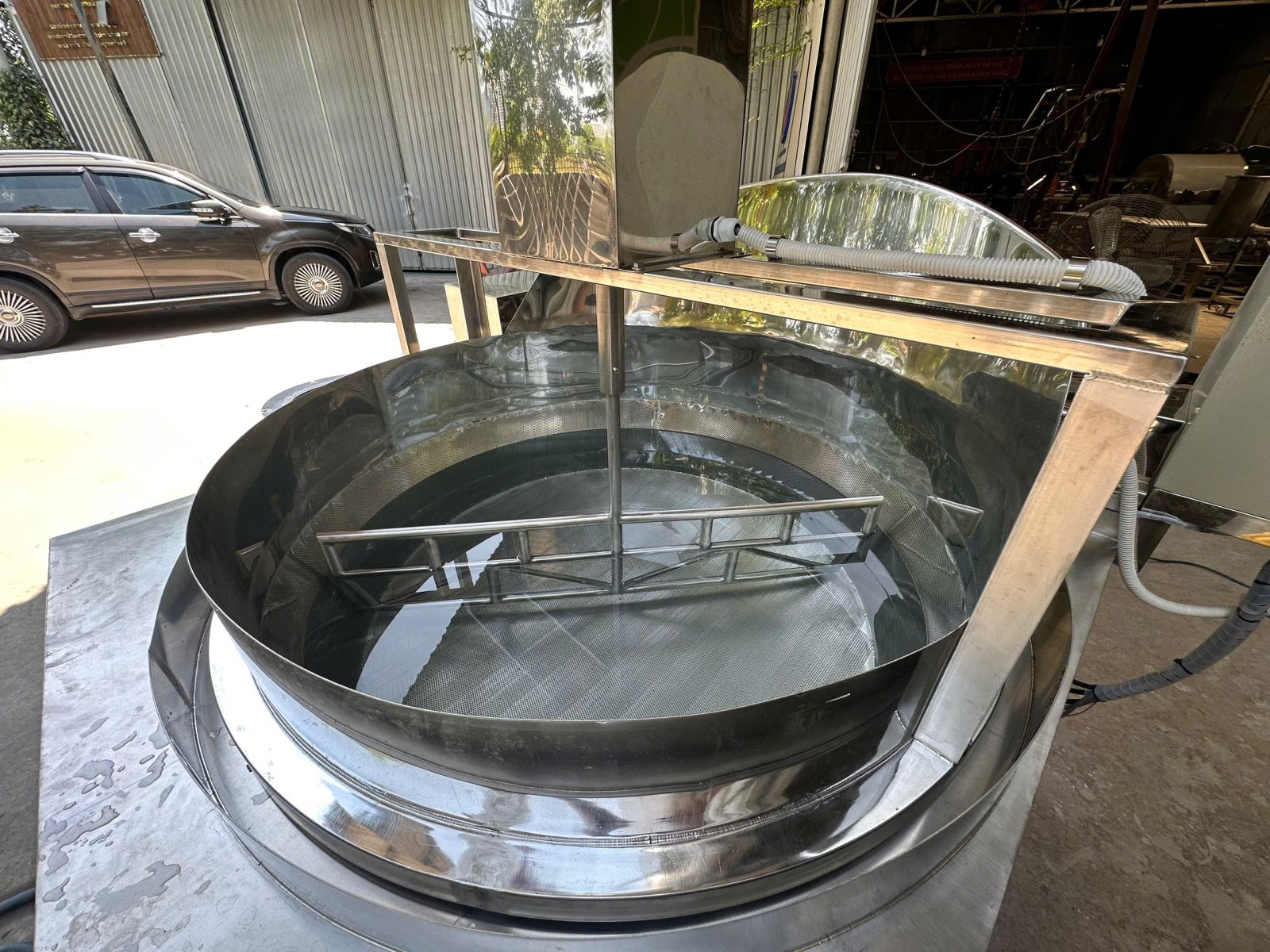 Máy chiên công nghiệp rỗ nâng hạ có trục cánh khuấy đều sản phẩm, máy chiên Vipatek chất lượng cao