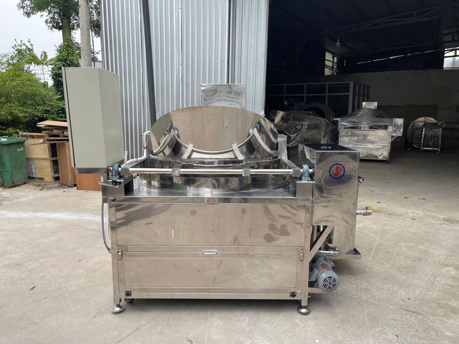 Đầu tư máy chiên công nghiệp rỗ nâng hạ mang lại hiệu quả lâu dài, máy luộc thủy sản tôm cá, máy chần nông sản giá cạnh tranh