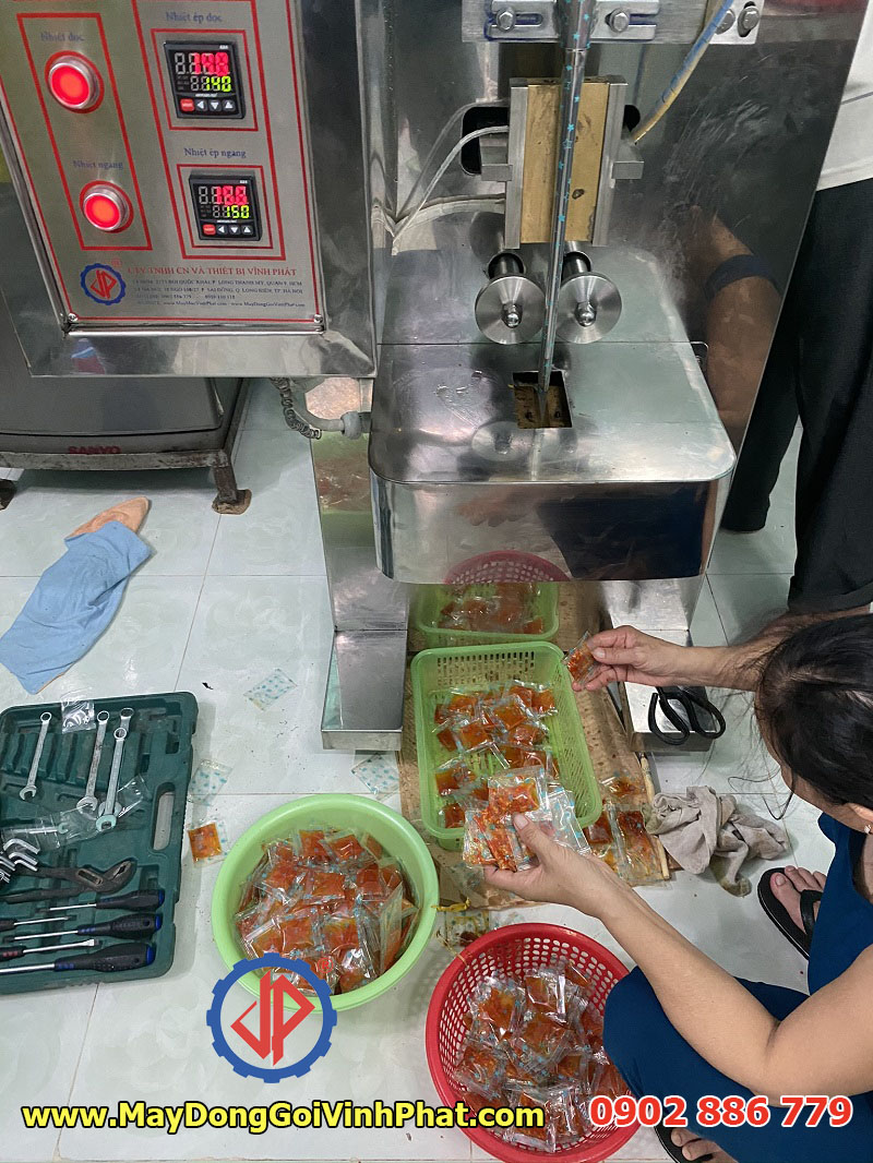 Chất lượng máy đóng gói 2 trong 1 giá rẻ 100% Vĩnh Phát sản xuất tại Việt Nam