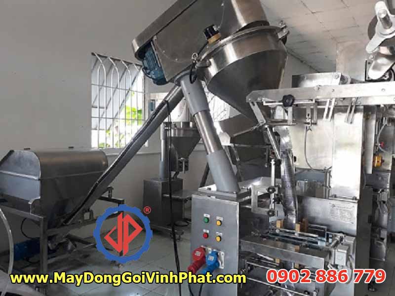 Máy đóng gói dạng trục vít tích hợp hệ thống tải liệu liên tục lên phểu chứa