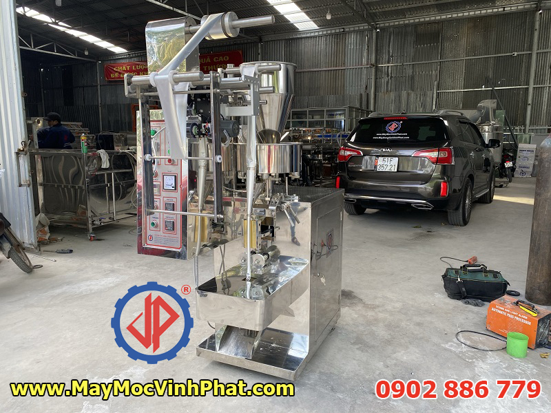 Máy đóng gói bột cần tây, rau má, gừng, nghệ, cà rốt do Cty Vĩnh Phát chế tạo